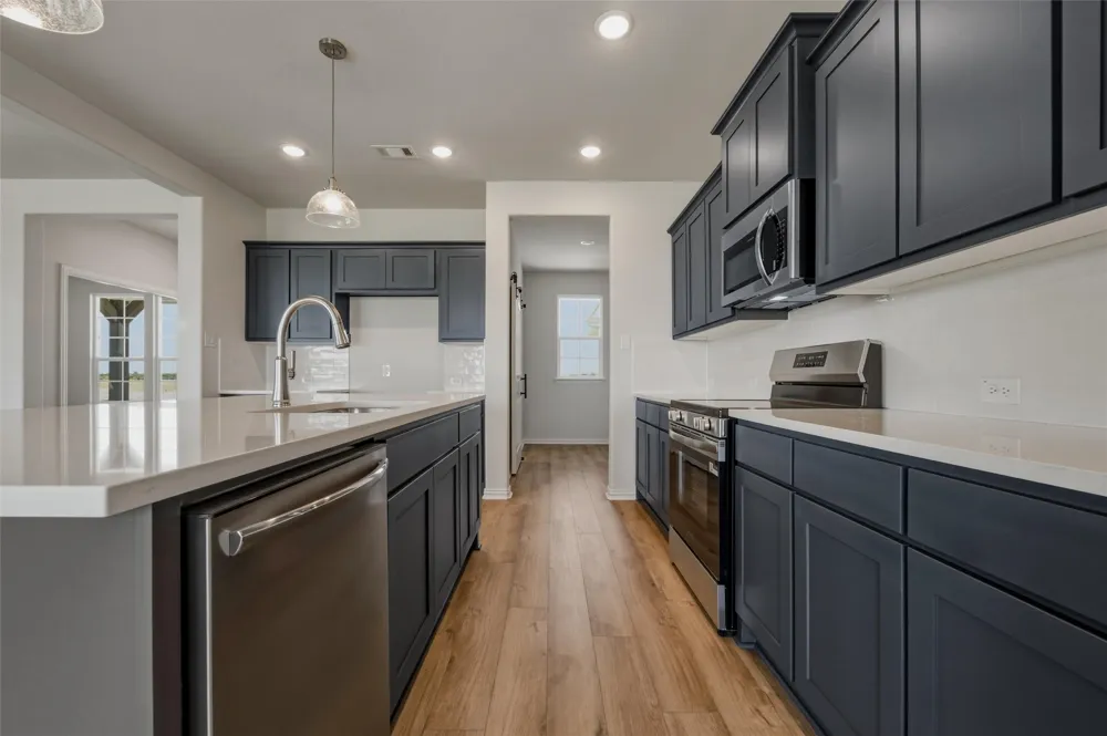 146 Aurora Avenue Valley View, TX 76272