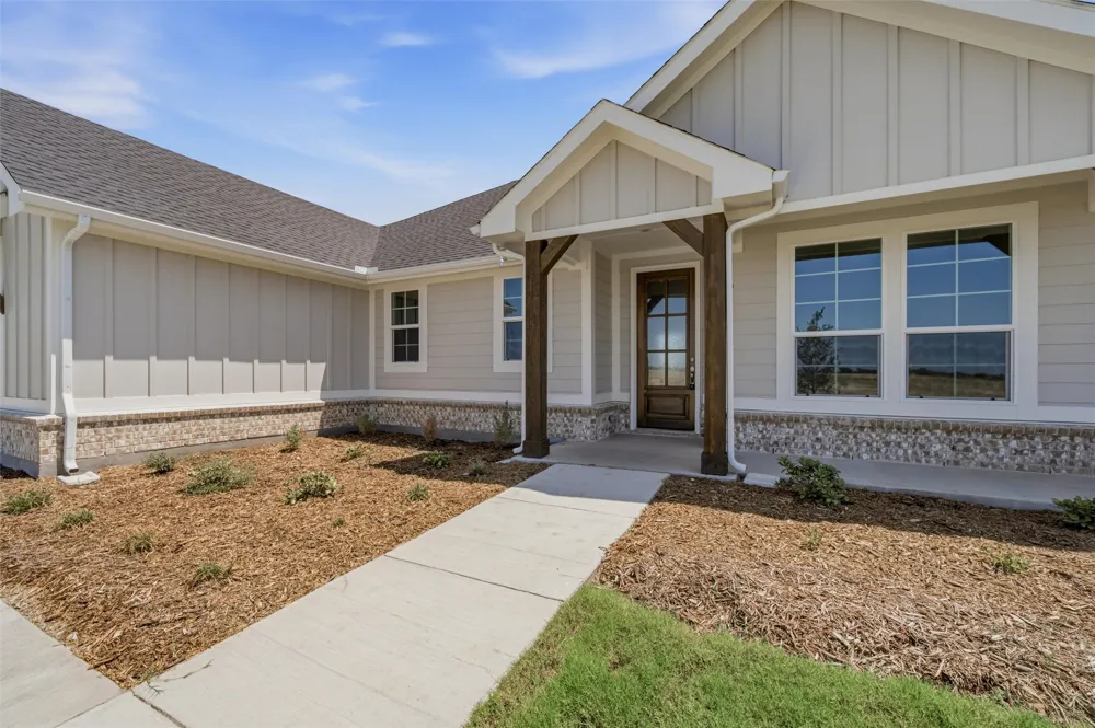 146 Aurora Avenue Valley View, TX 76272