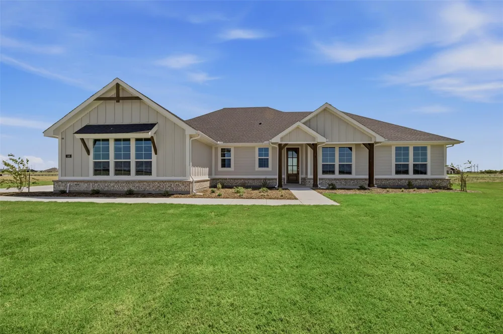 146 Aurora Avenue Valley View, TX 76272