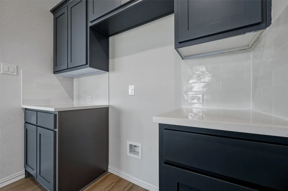 146 Aurora Avenue Valley View, TX 76272
