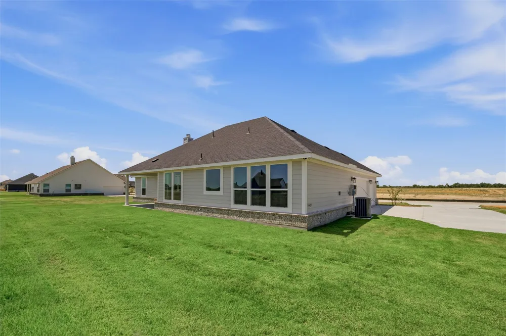 146 Aurora Avenue Valley View, TX 76272