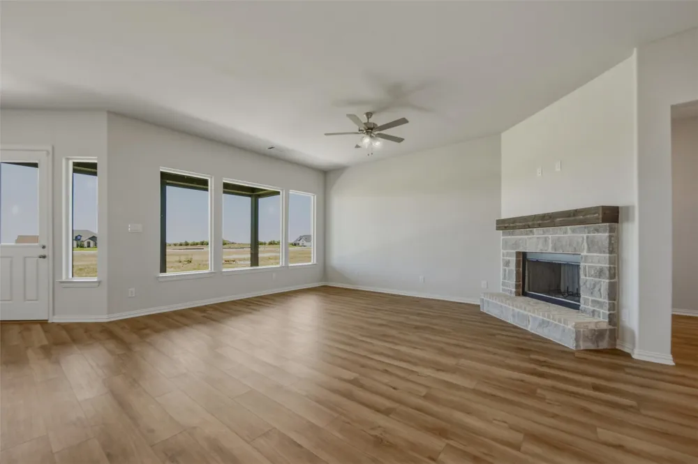 78 Aurora Avenue Valley View, TX 76272