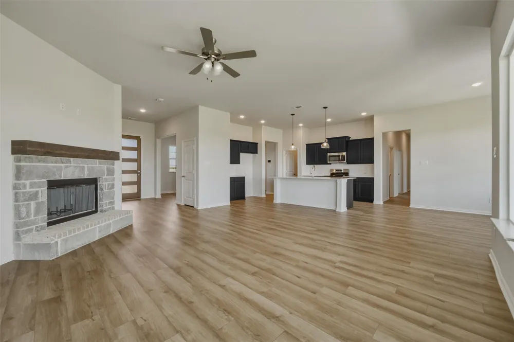 78 Aurora Avenue Valley View, TX 76272