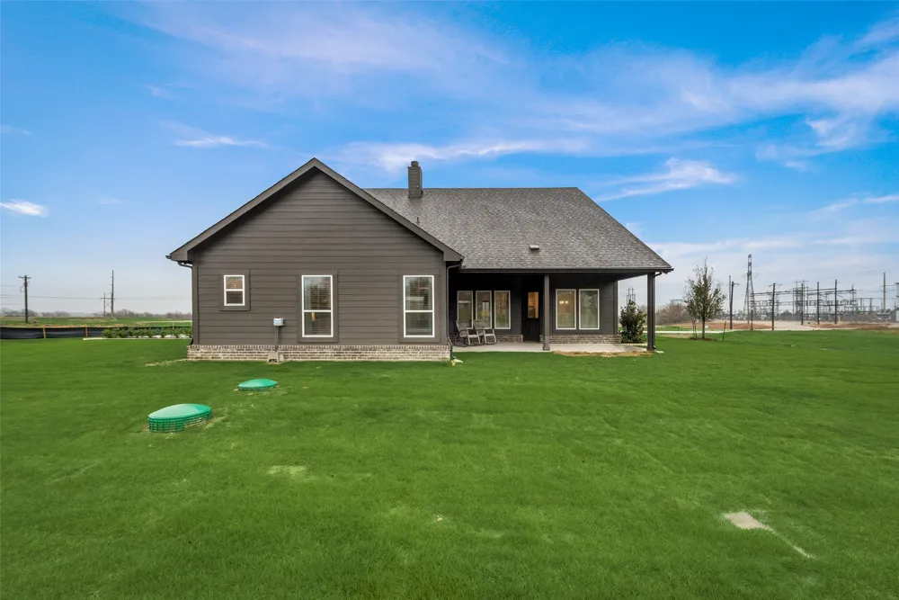 61 Roosevelt Lane Valley View, TX 76272