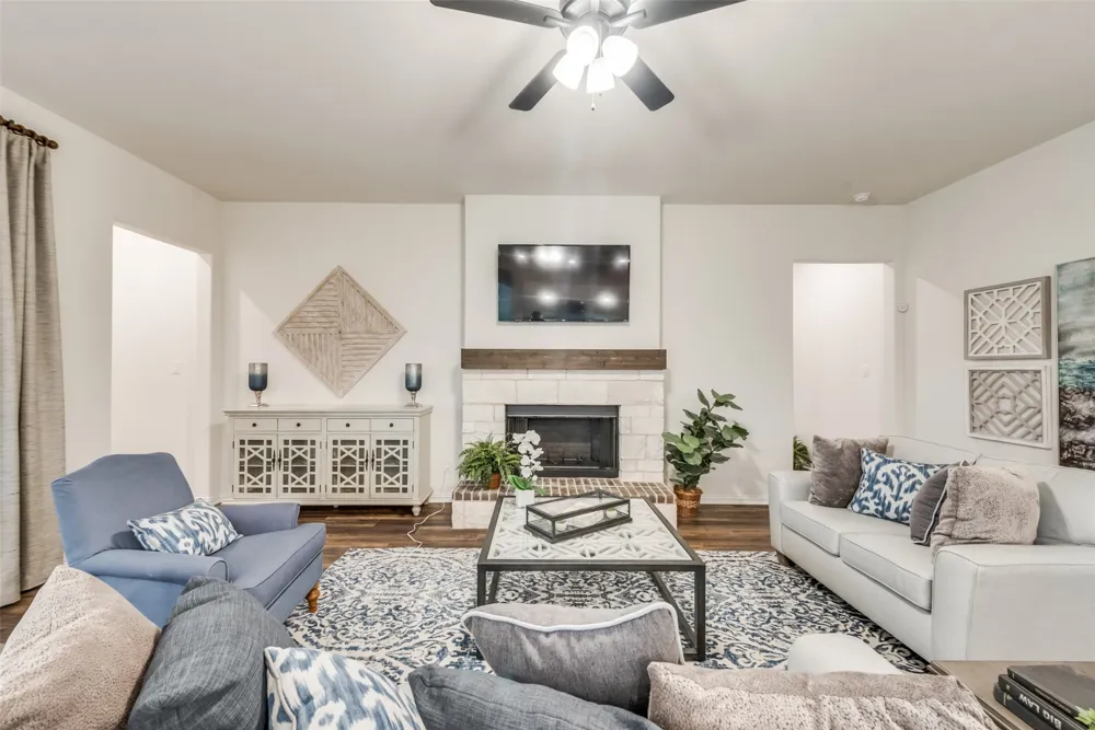61 Roosevelt Lane Valley View, TX 76272