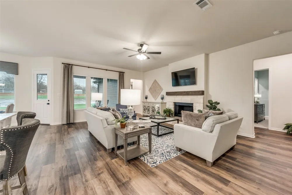 61 Roosevelt Lane Valley View, TX 76272