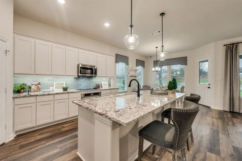61 Roosevelt Lane Valley View, TX 76272