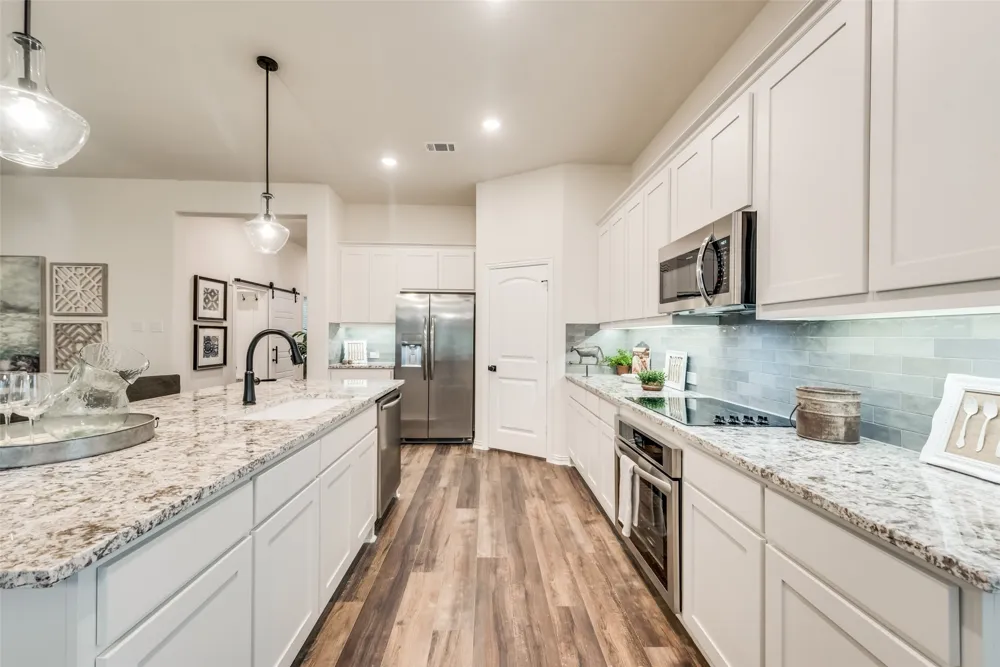 61 Roosevelt Lane Valley View, TX 76272