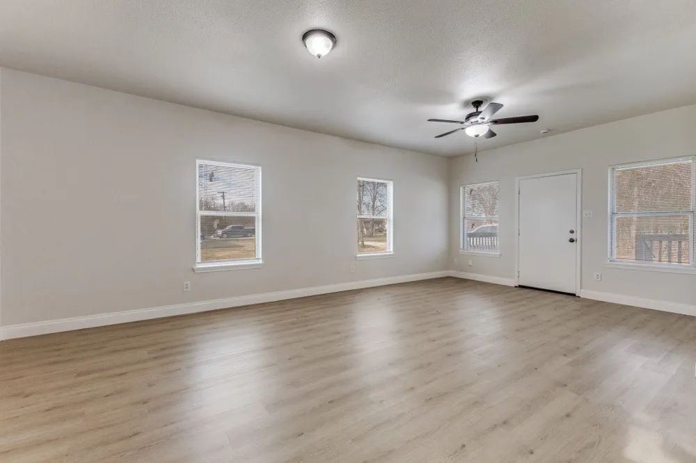 711 S 3rd Avenue E Dawson, TX 76639