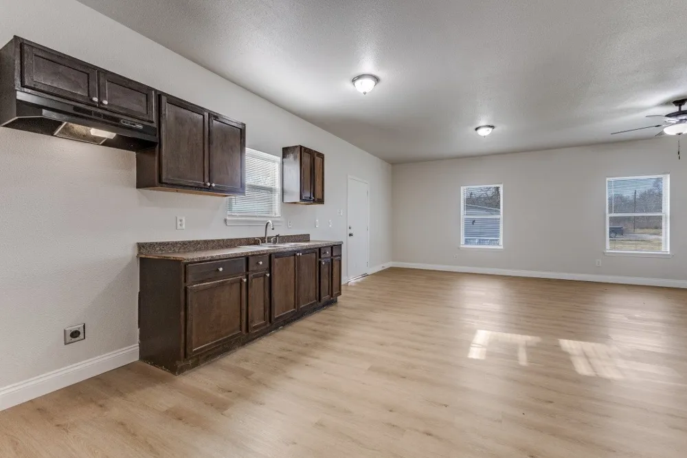 711 S 3rd Avenue E Dawson, TX 76639