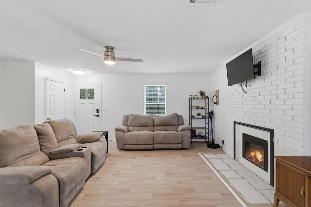 1032 Greg Street #1-5 Azle, TX 76020