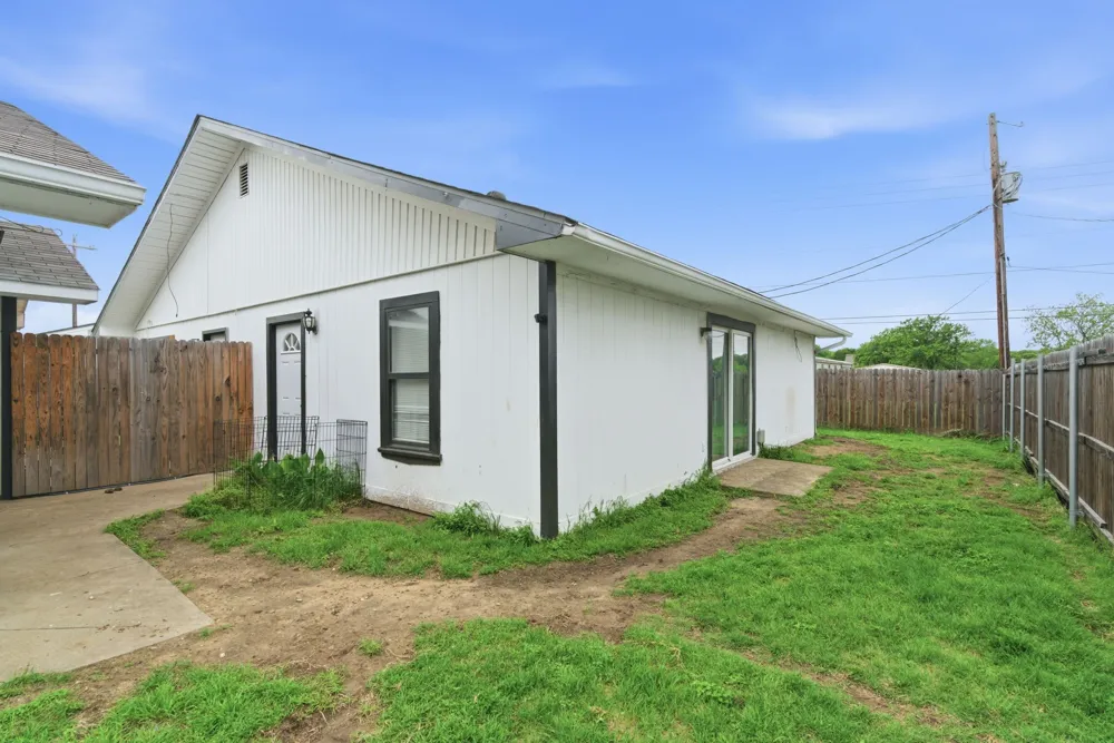 1032 Greg Street #1-5 Azle, TX 76020