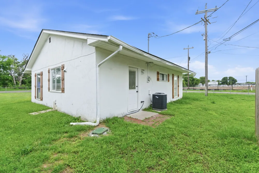 1032 Greg Street #1-5 Azle, TX 76020