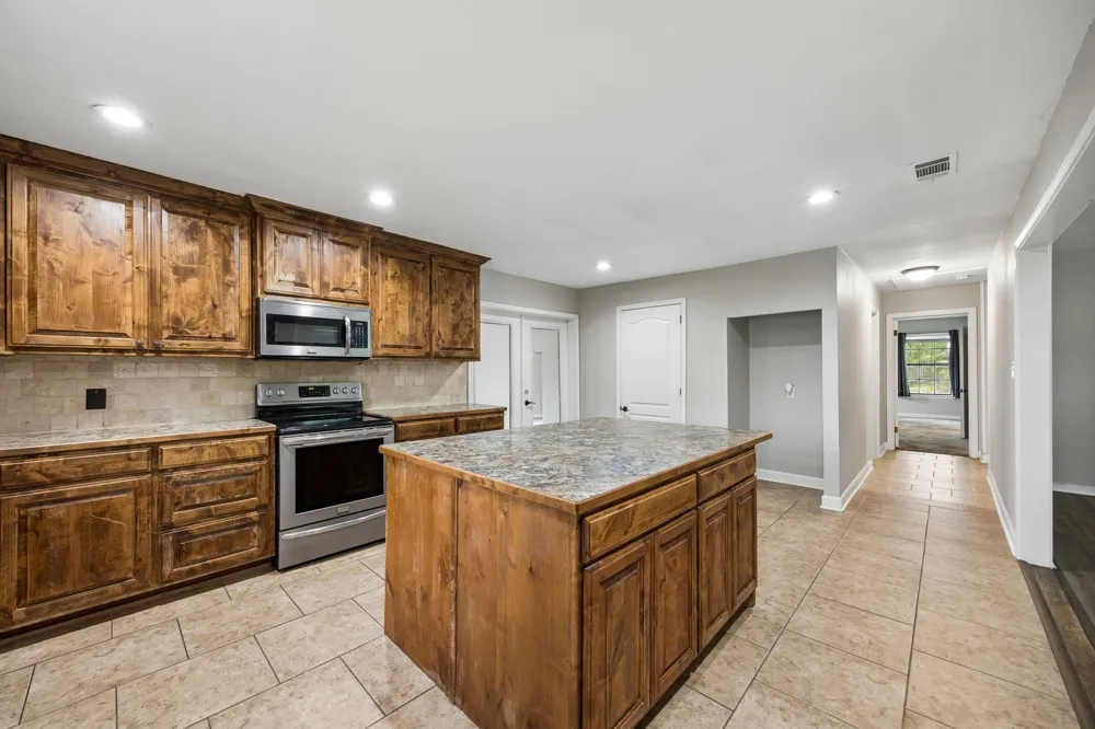 597 E Main Street Van, TX 75790