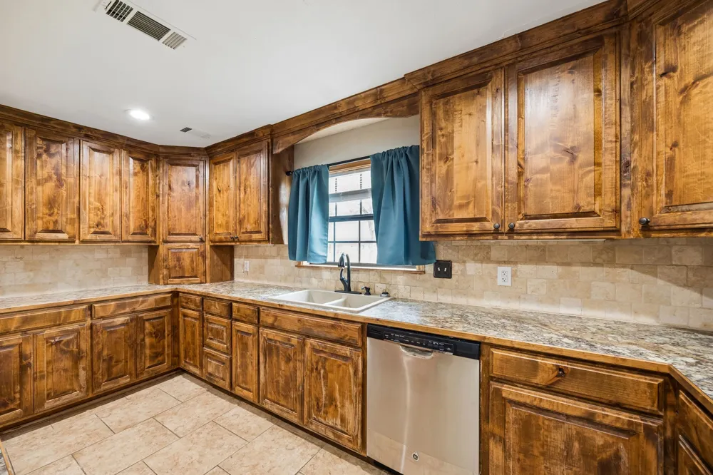 597 E Main Street Van, TX 75790