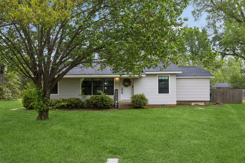 597 E Main Street Van, TX 75790