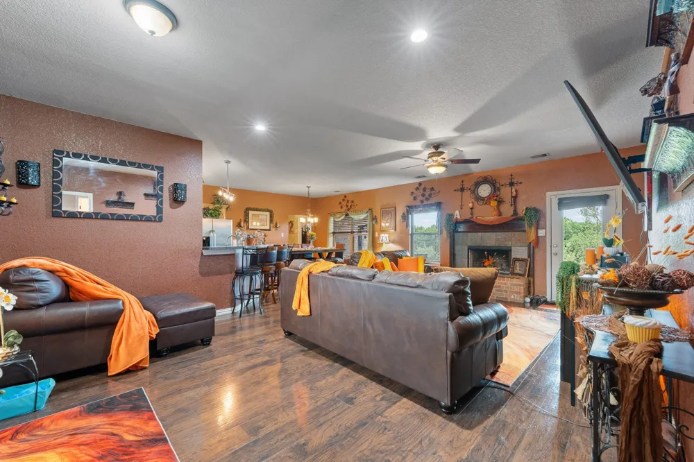 439 Stone Mountain Cresson, TX 76035