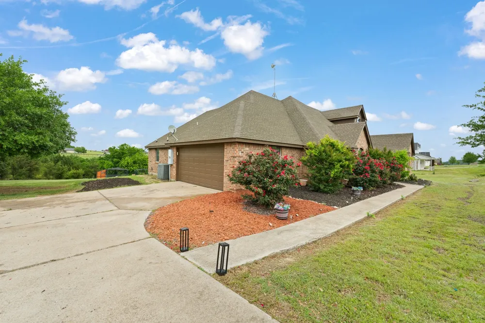 439 Stone Mountain Cresson, TX 76035