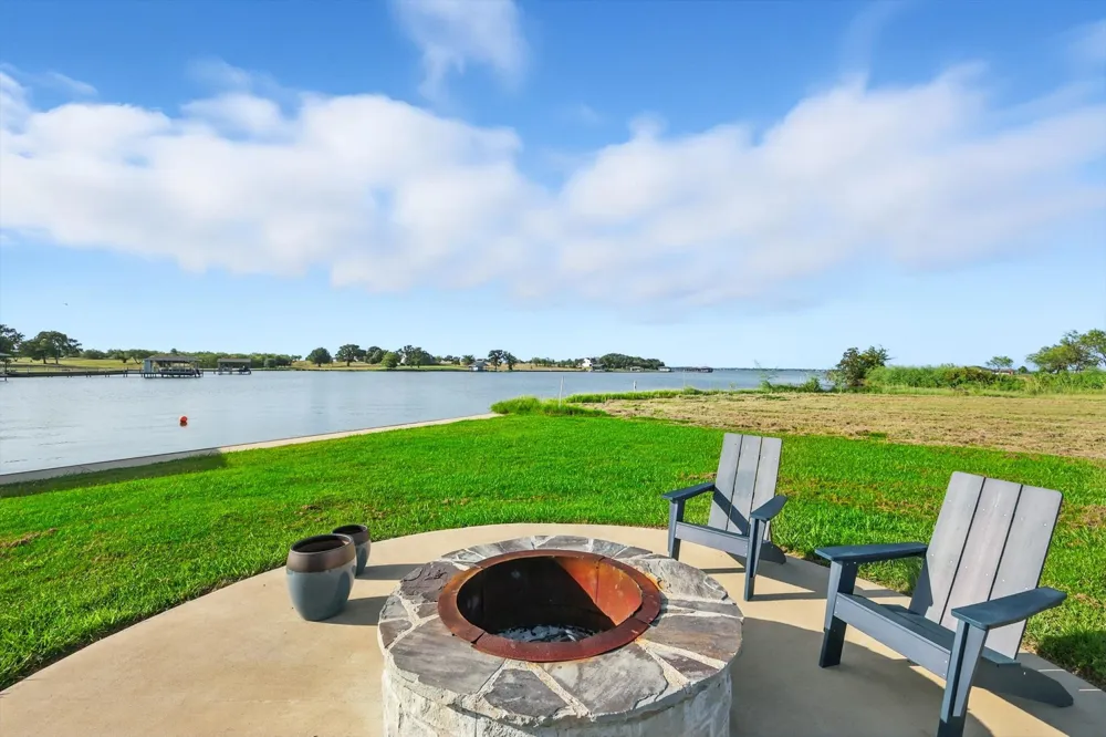 7025 Lake Vista Drive Streetman, TX 75859