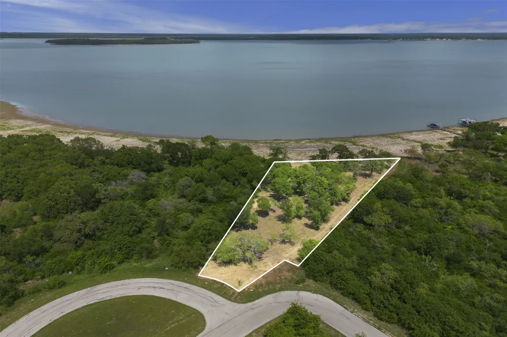8471 Southern Shore Court Kemp, TX 75143