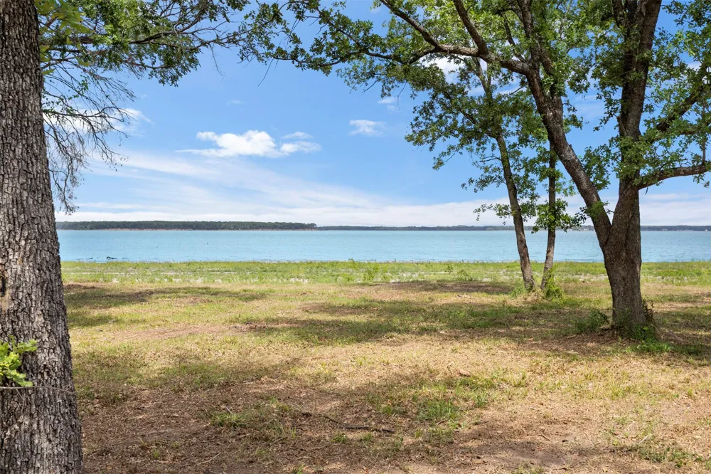 8471 Southern Shore Court Kemp, TX 75143
