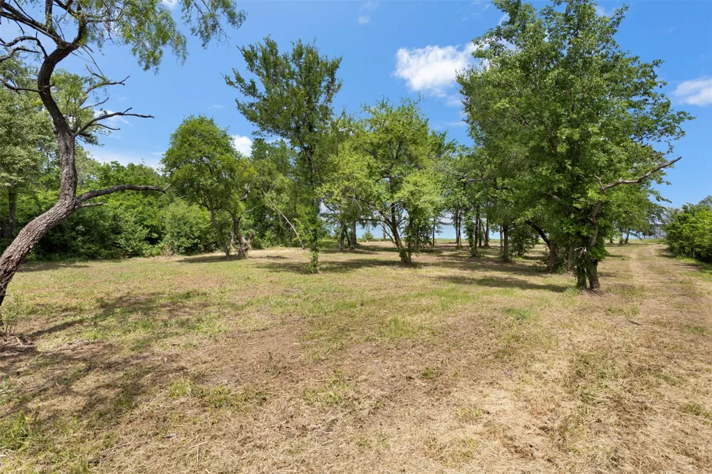 8471 Southern Shore Court Kemp, TX 75143