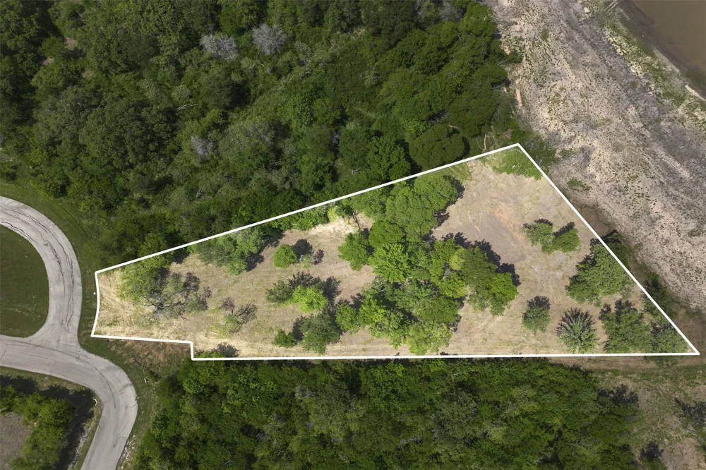 8471 Southern Shore Court Kemp, TX 75143