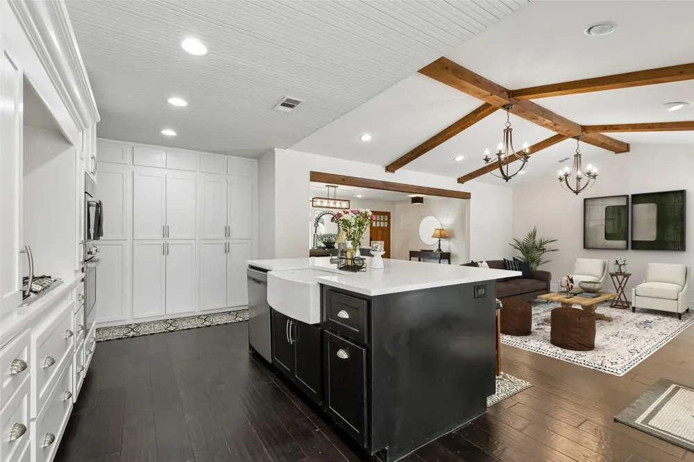 2808 Reedcroft Drive Farmers Branch, TX 75234
