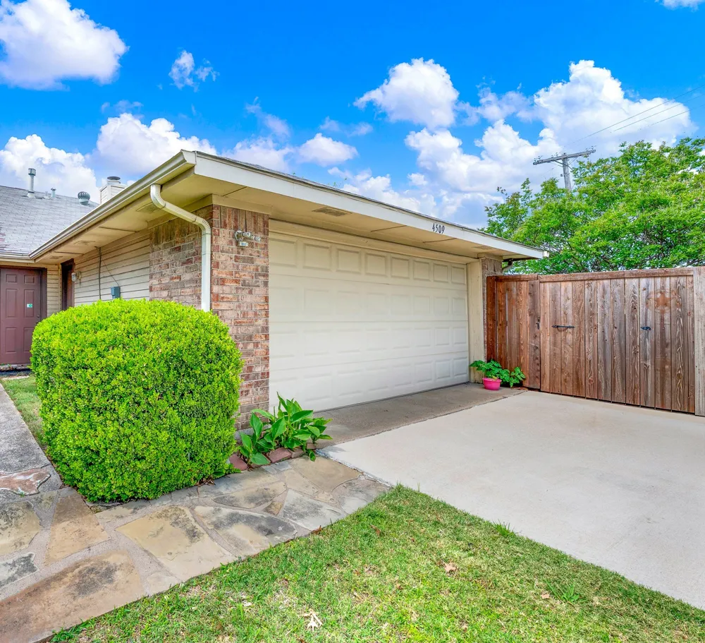 4509 Club Estate Place Mesquite, TX 75150