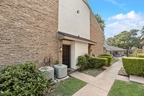 333 Melrose Drive #3B
