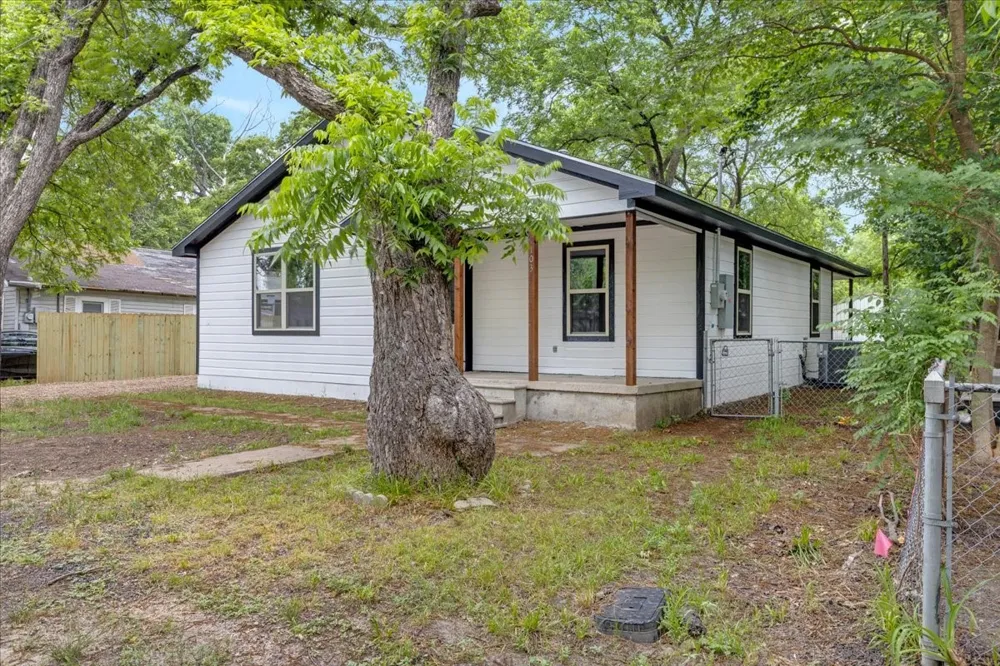 103 Mill Street Savoy, TX 75479