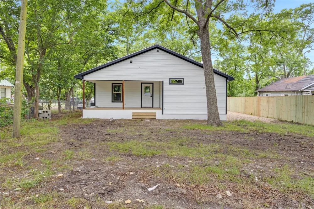 103 Mill Street Savoy, TX 75479