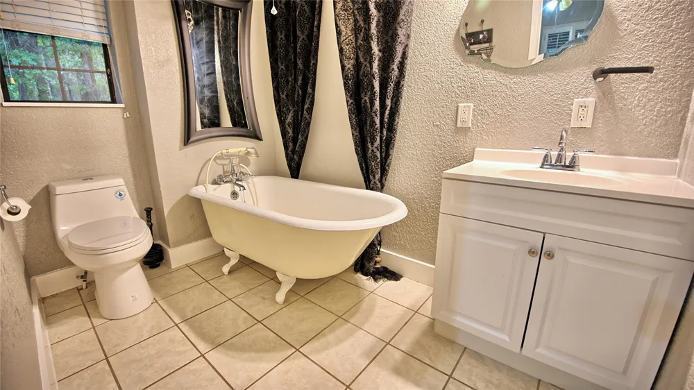 186 County Road 429 Muenster, TX 76252