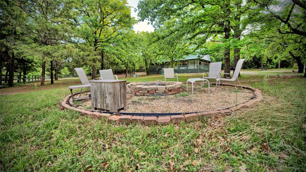 186 County Road 429 Muenster, TX 76252