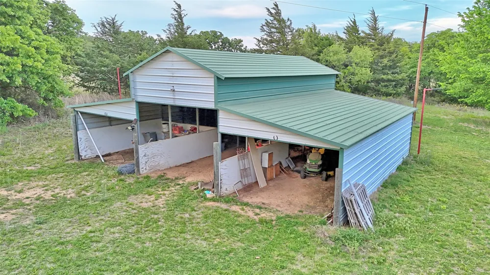 186 County Road 429 Muenster, TX 76252