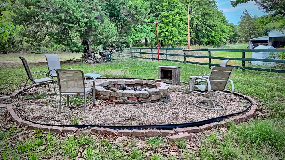 186 County Road 429 Muenster, TX 76252