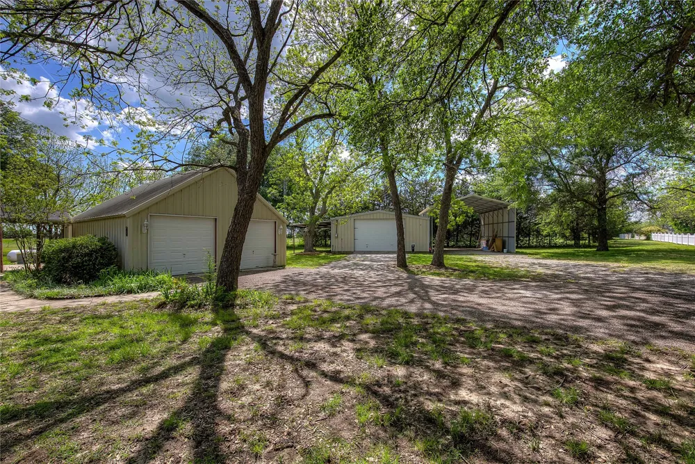 1355 County Road 4719 Wolfe City, TX 75496