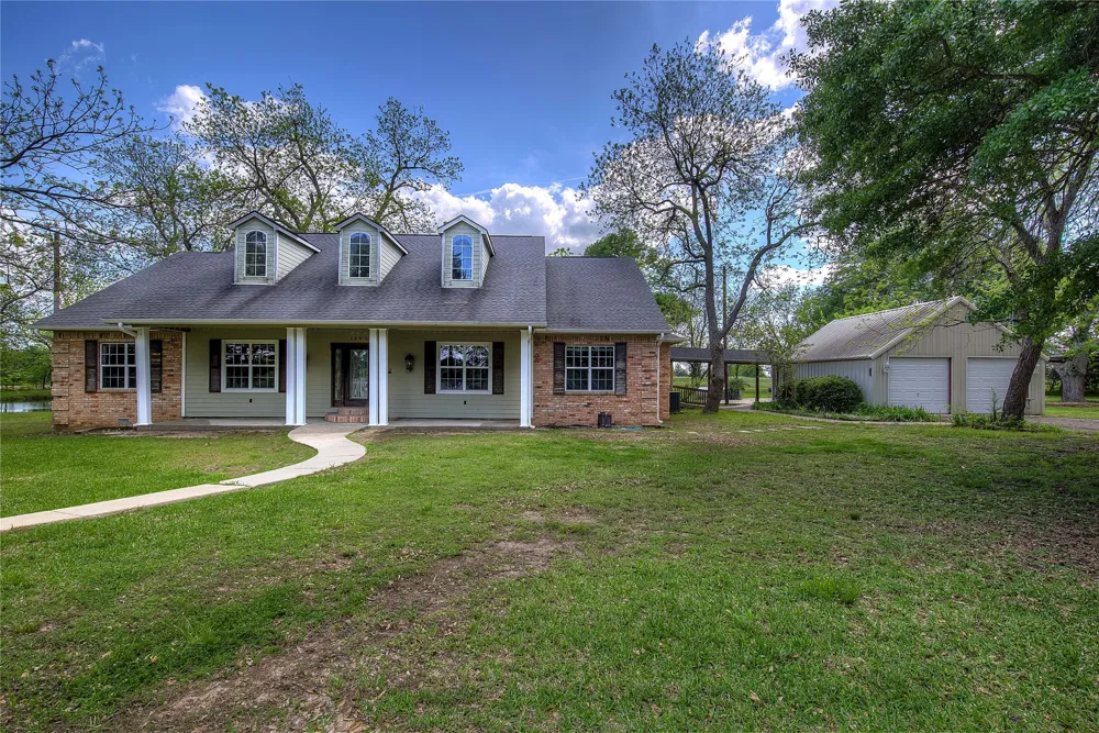 1355 County Road 4719 Wolfe City, TX 75496