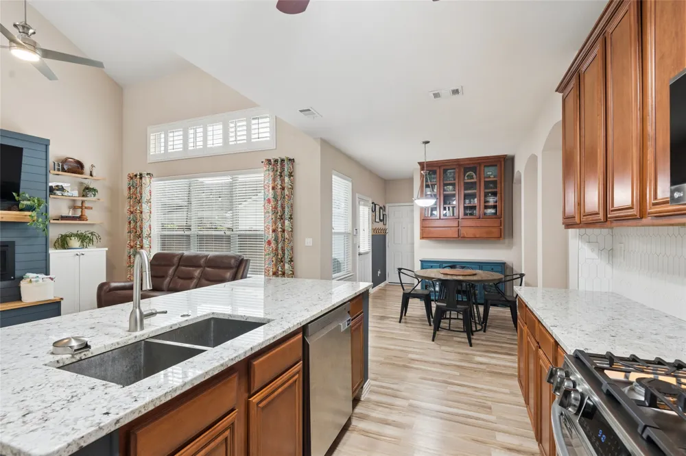 6204 Crescent Street North Richland Hills, TX 76180