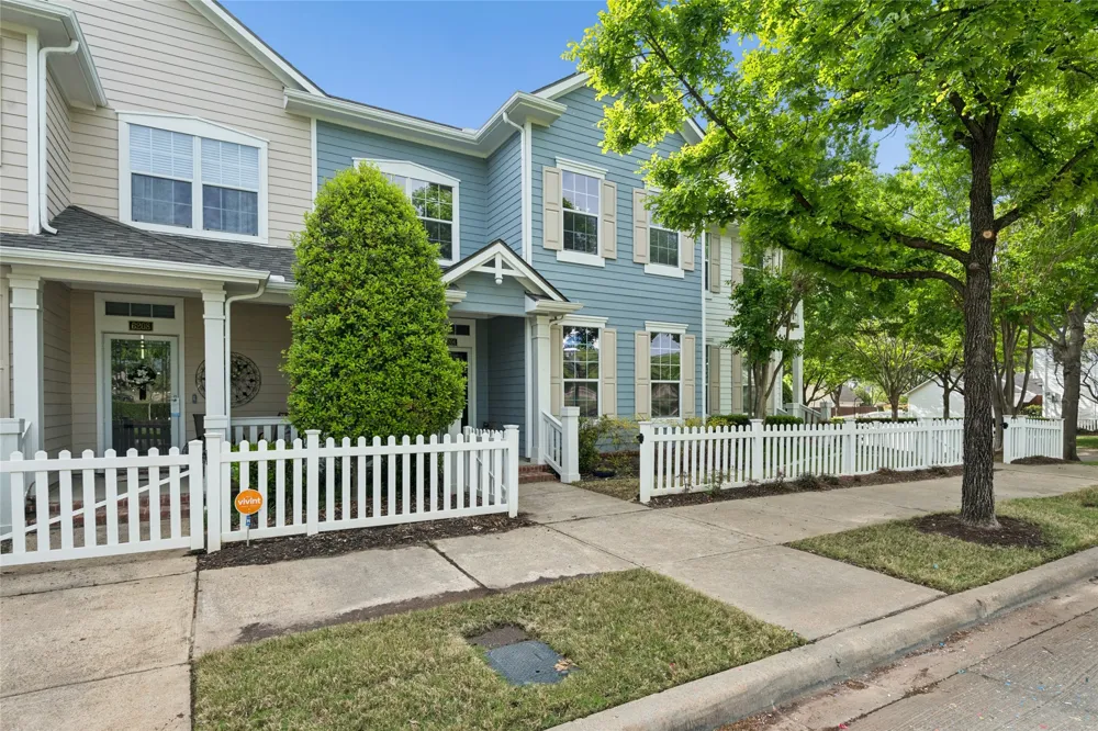 6204 Crescent Street North Richland Hills, TX 76180
