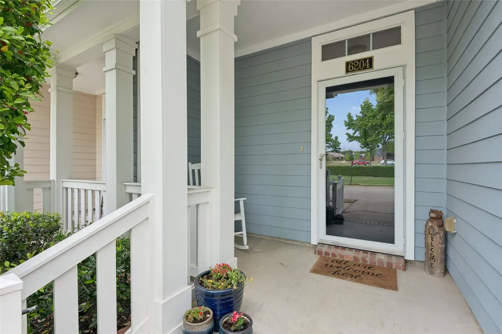 6204 Crescent Street North Richland Hills, TX 76180