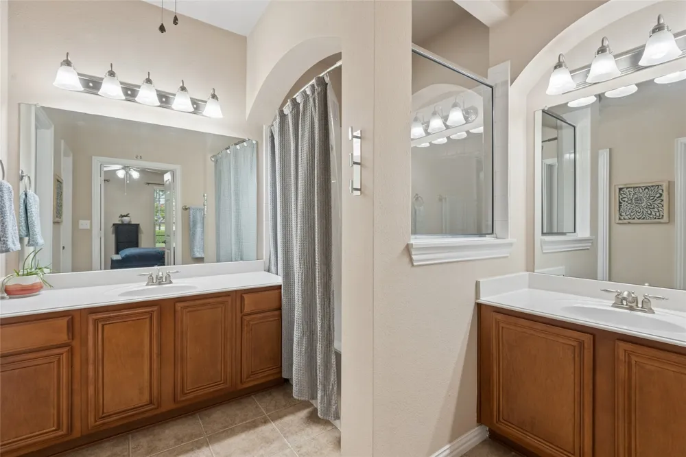 6204 Crescent Street North Richland Hills, TX 76180