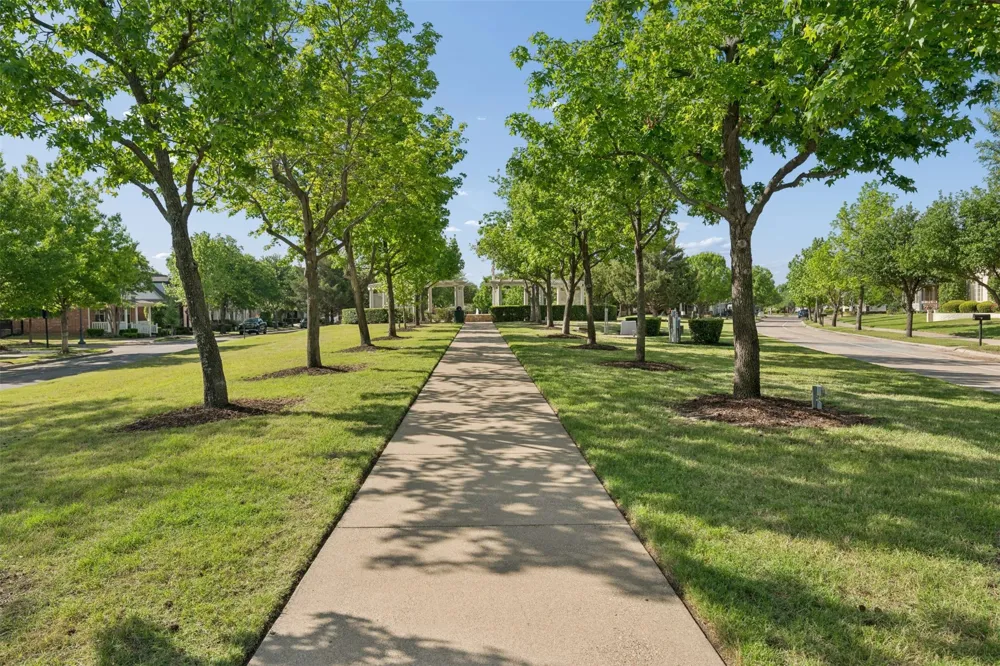 6204 Crescent Street North Richland Hills, TX 76180