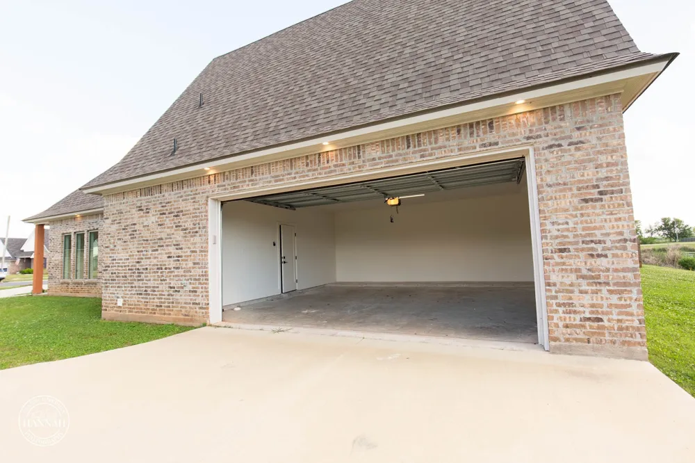 319 Newport Benton, LA 71006