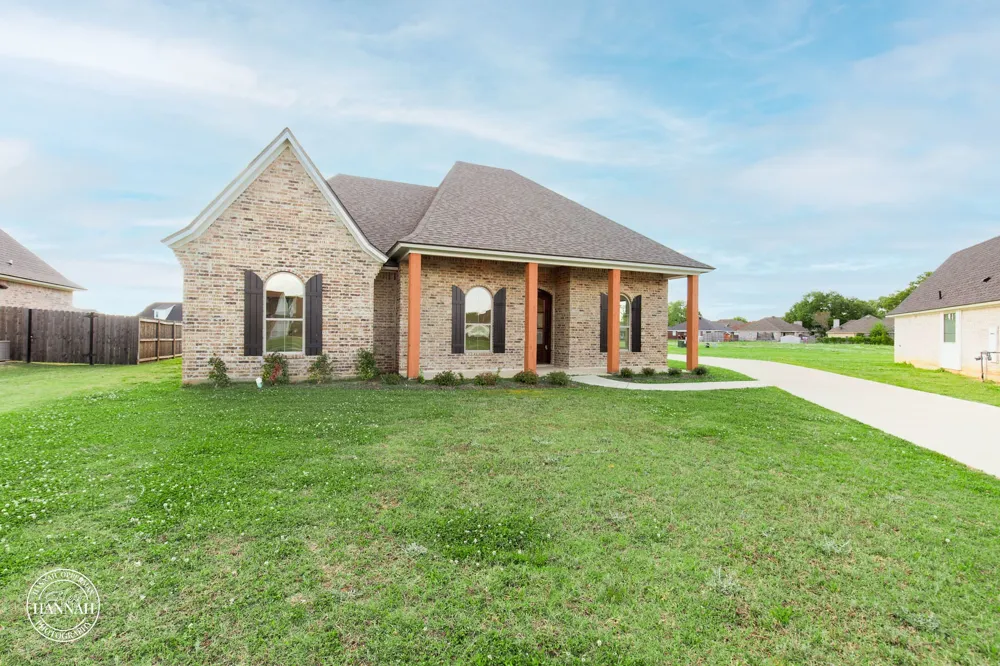 319 Newport Benton, LA 71006