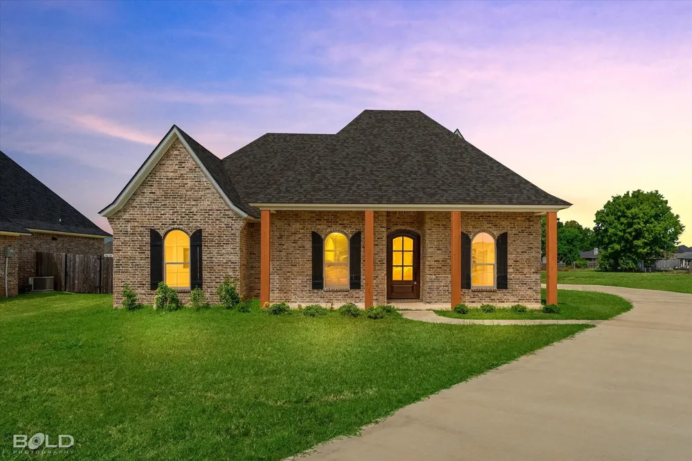 319 Newport Benton, LA 71006