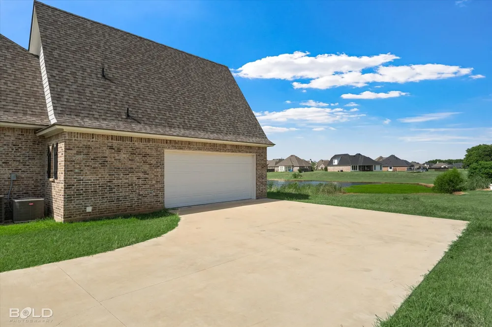 319 Newport Benton, LA 71006