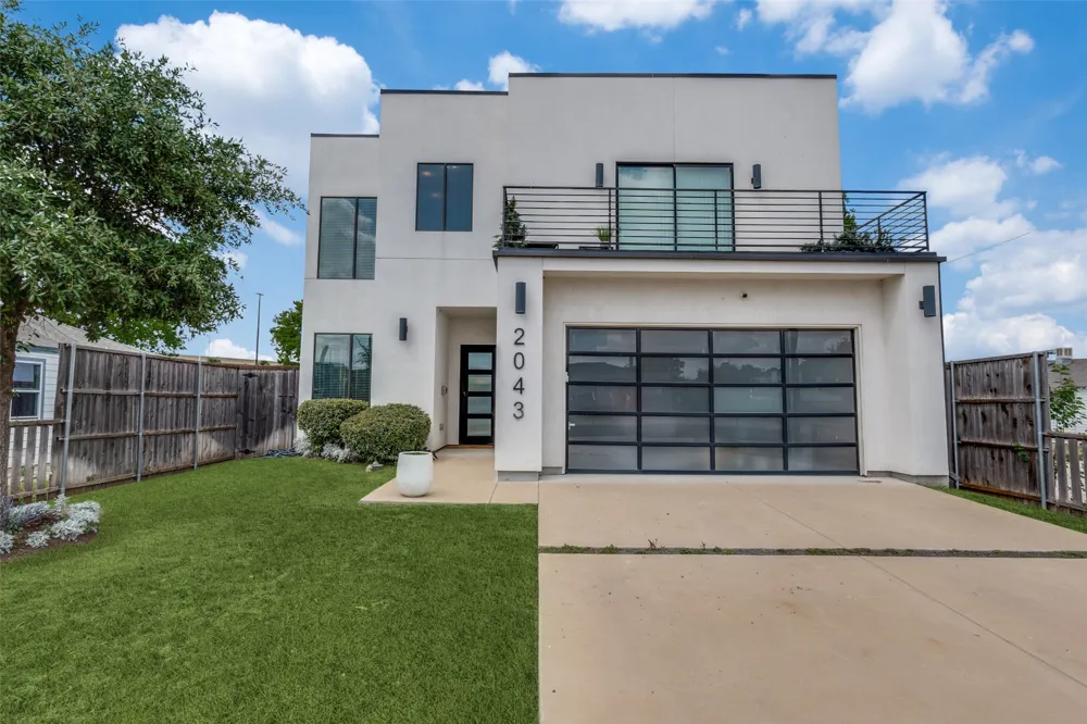 2043 Canada Drive Dallas, TX 75212