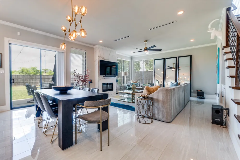 2043 Canada Drive Dallas, TX 75212