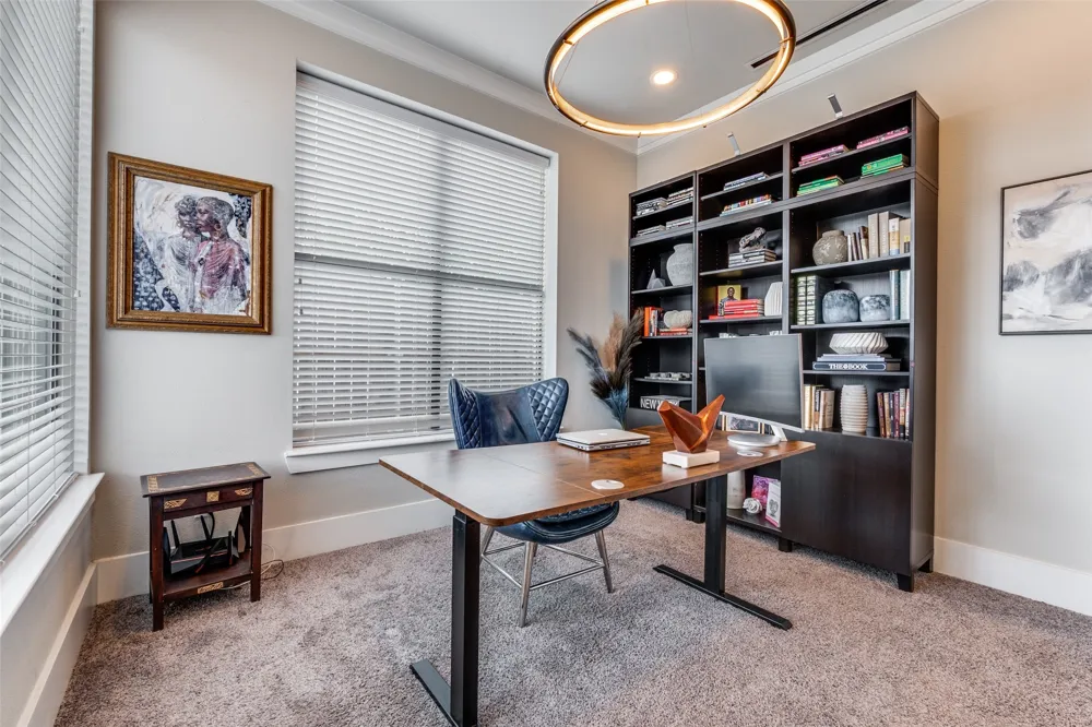 2043 Canada Drive Dallas, TX 75212